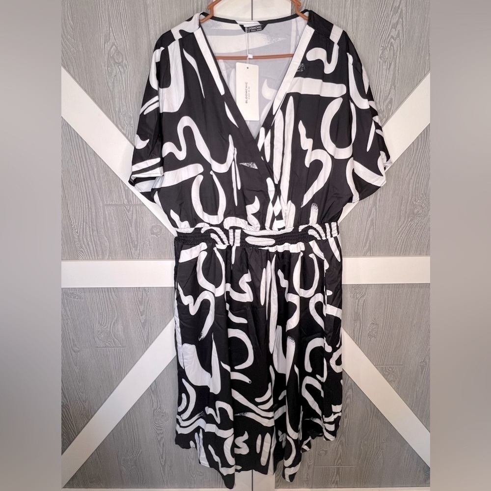 180. NWT Bloomchic Black/White Faux Wrap Dress 18/20 (2X)